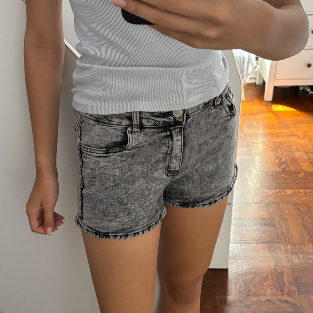 Refuge Ultra High Rise Push Up Shorts